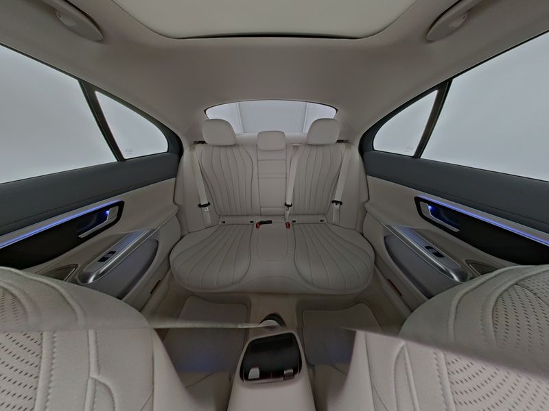 Mercedes-Benz E 200 - 7
