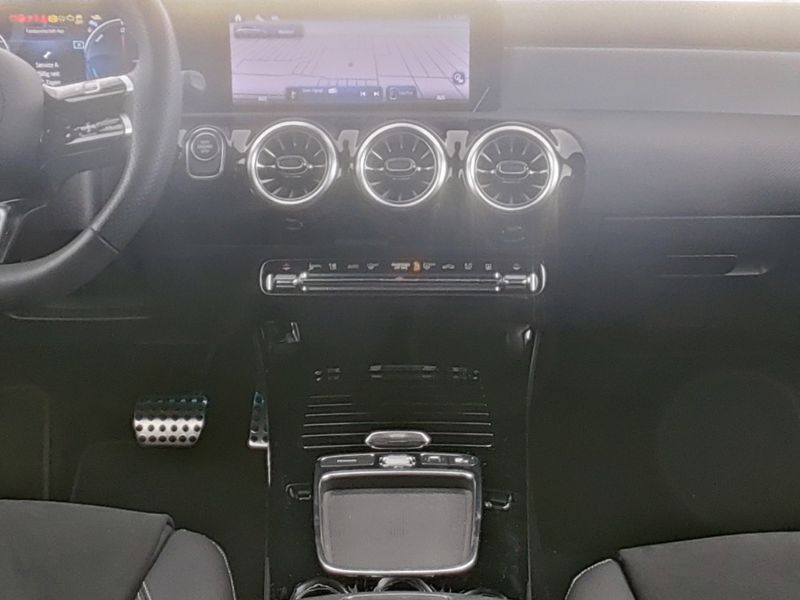Mercedes-Benz A 250 e - 8